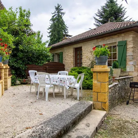 Holiday home Charmante Maison A Avec Jardin Clos - Fr-1-616-353